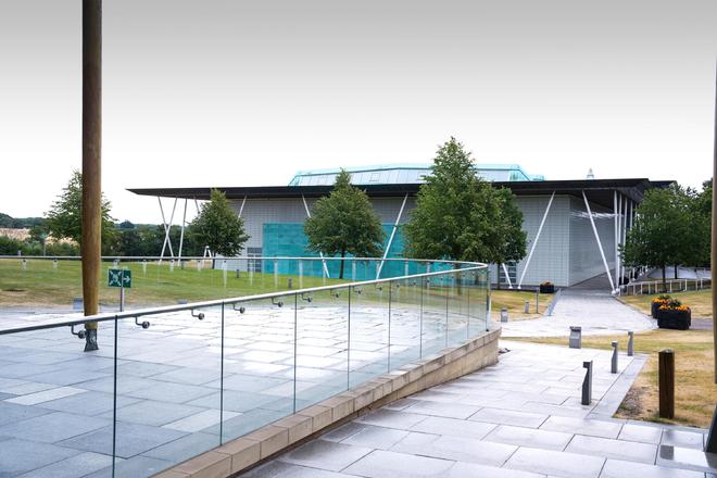 世体：巴萨和瓦伦西亚同驻英格兰训练基地，将分场训练互不干扰