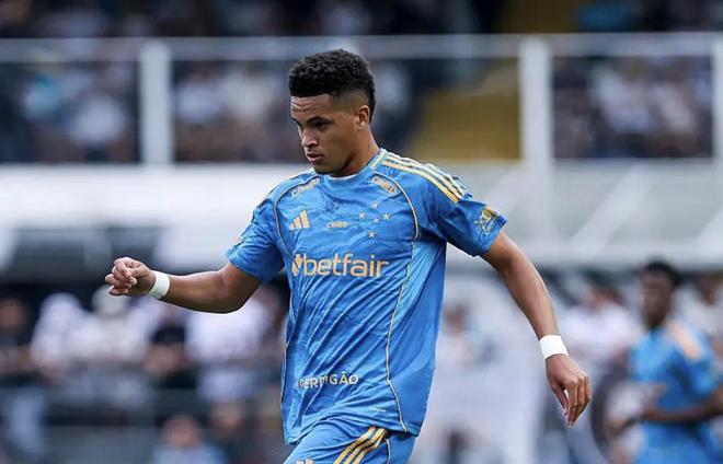 记者：多特签下普拉特斯的固定费用为700万欧元