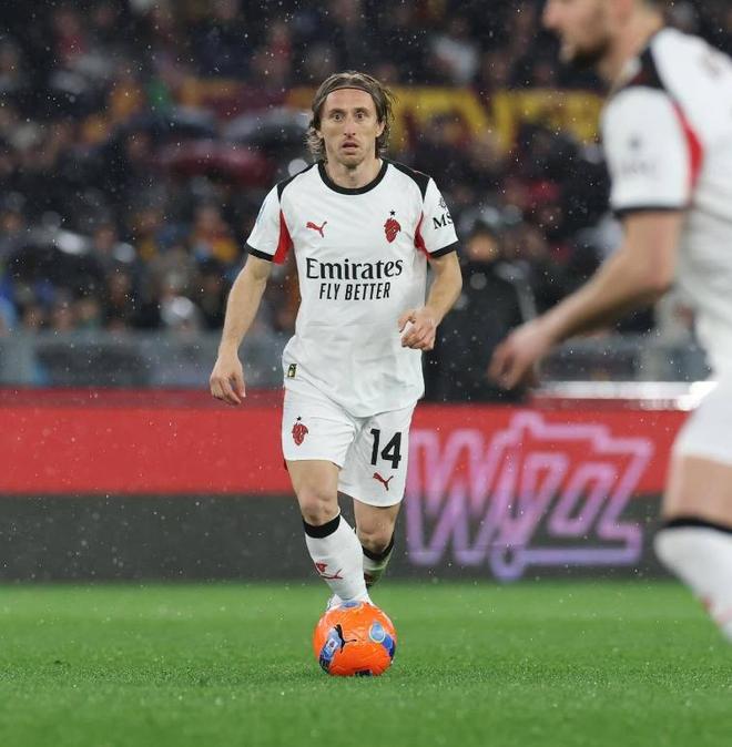 莫德里奇被啃老贡献绝杀，AC米兰2-1升班马，静待尤文阻击国米