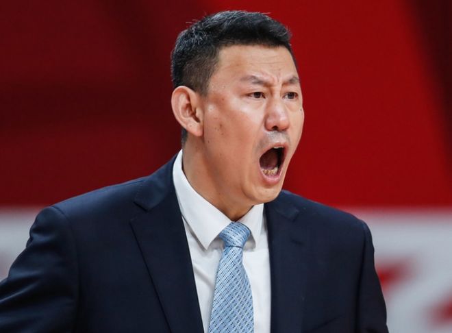 李楠正式结束3年禁赛期：可回场边辅佐许利民 本季北京主帅不会变