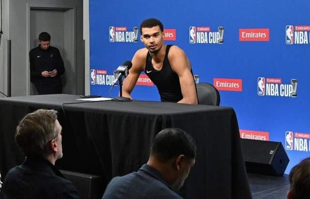 文班亚马斩获魔术师约翰逊奖 马刺队史首人