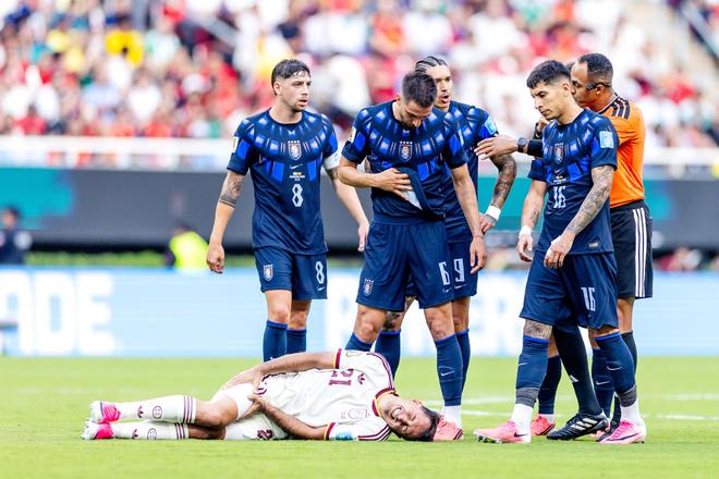 FIFA第16为何出局？内讧！更衣室爆炸 皇马球星开炮 名帅暴怒回击