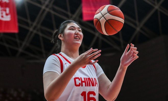热身赛：单节仅6分！中国女篮惜败澳大利亚 张子宇28+10+4帽
