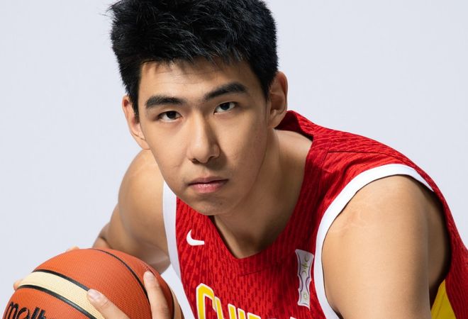 徐昕请假推迟去国家队报到：世预赛仅打28秒 此前婉拒马刺夏联邀约