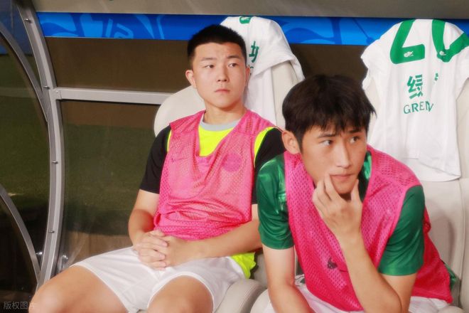 他已成浙江队梅里诺！本赛季多次替补出战进球，16岁就出战中超