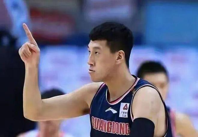 CBA速递！国手锋线加盟北控，广州男篮敲定主教练，北京男篮深入接触桑普森，欧洲多支球队有意洛夫顿