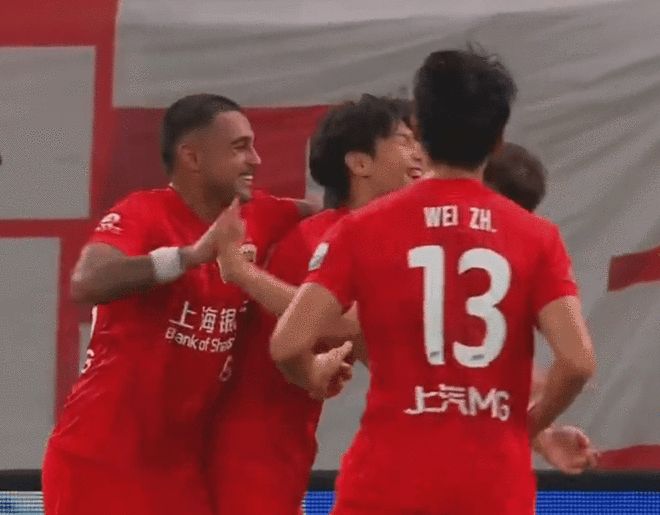中超-海港2-0申花取近3轮首胜 莱昂纳多、李新翔破门
