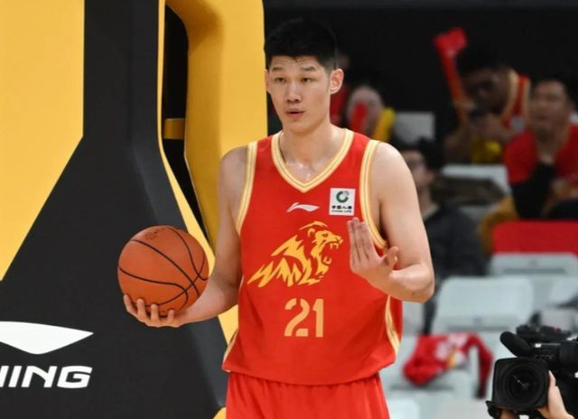 CBA最新消息！胡金秋确定留队，广东宏远签约明星前锋