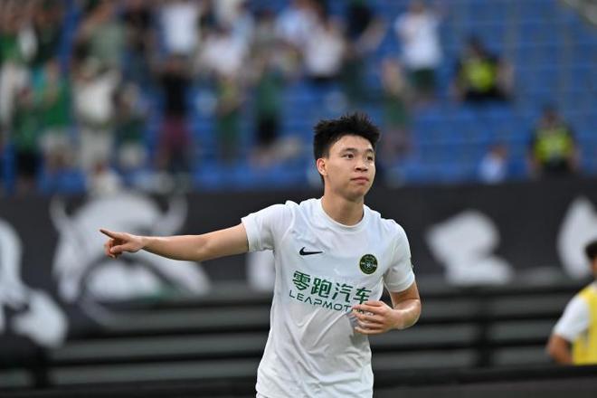 梦想要何时才成真?外媒发布王钰栋球探报告,留洋大门其实已敞开