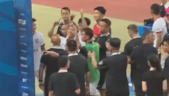 韦世豪称被网暴，妻子：已报警