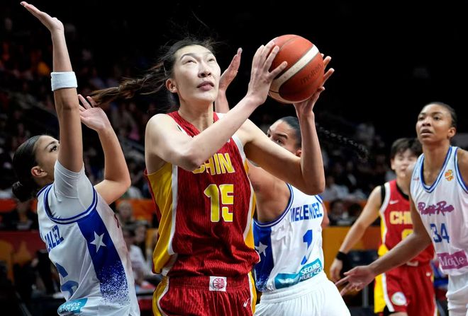 中国女篮险胜波多黎各进八强 韩旭21+11