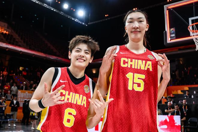 中国女篮长期集训弊大于利：韩旭杨舒予成反例 该多走出去留洋