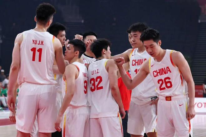 CCTV5直播！中国男篮VS沙特，中国男篮多人缺席，带来胡明轩、王俊杰、胡金秋以及沙特的最新消息！