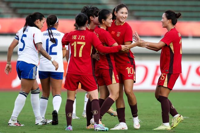 中国女足5-1菲律宾头名进8强 王妍雯戴帽