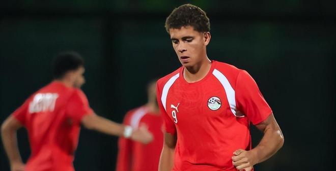 埃及天才神童沦为看客，却遭多家豪强哄抢，巴萨解约金直接飙升到1.5亿欧