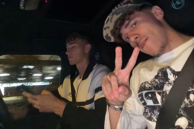 皮塔奇晒车内照,赫伊森单手握方向盘遭批