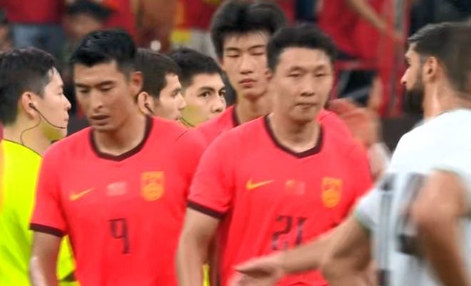 国足0-1塔吉克斯坦！3连败丢9球 韦世豪染红