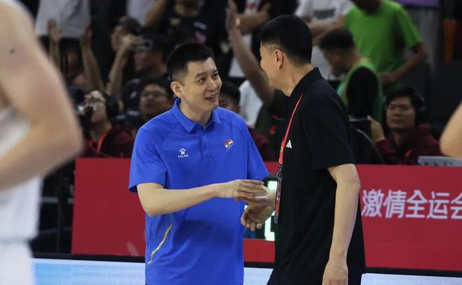 CBA:杜锋和杨鸣共同解说新赛季揭幕战比赛,广东男篮官宣两名新外援加盟,崔永熙被评广东最差球员,弗格抵达宏远