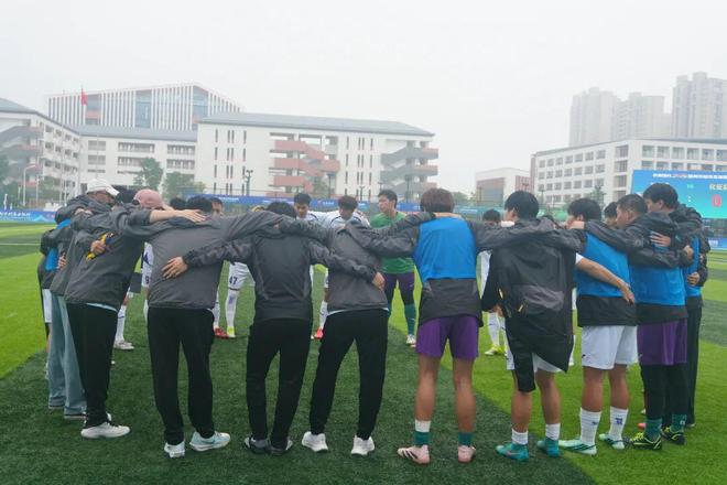 仪征球迷:永远和球员站在一起!